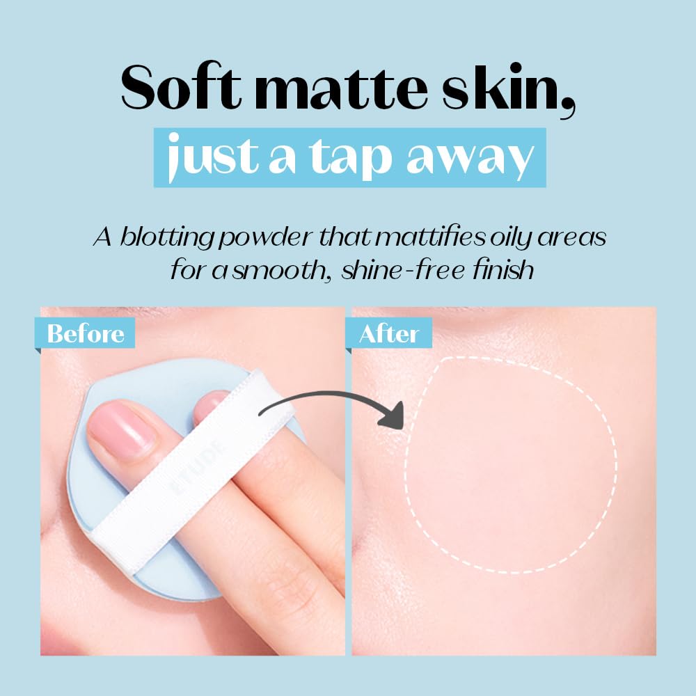 ETUDE Sebum Soak Jelly Pressed Powder in hand showing portability