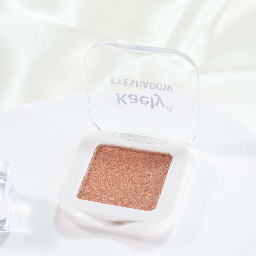 evpct Champagne Gold Glitter Eyeshadow Palette lifestyle scene