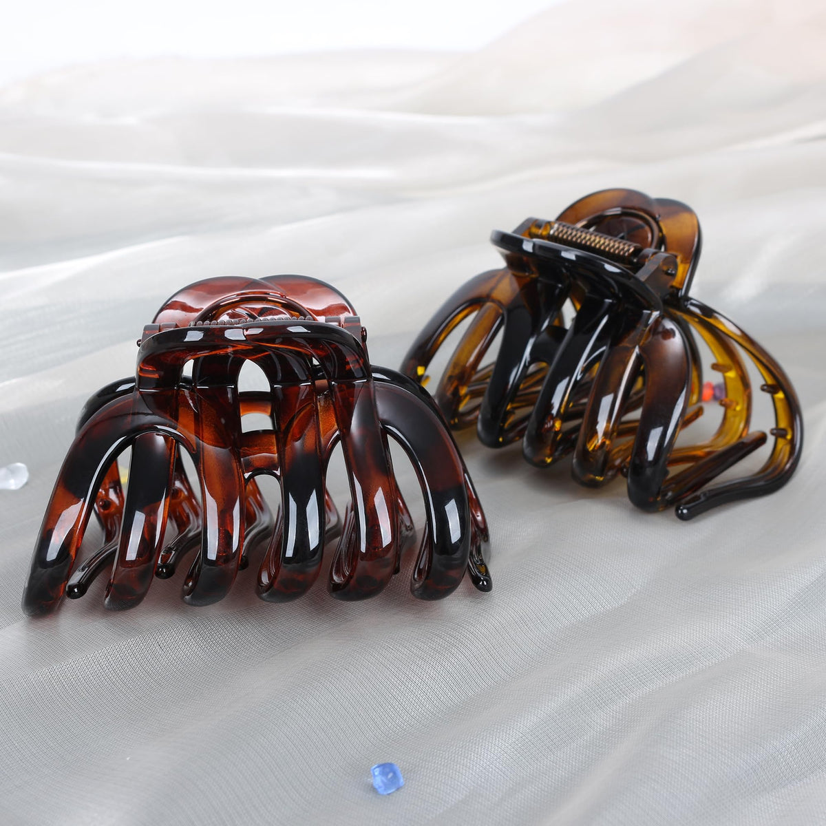 FAELBATY Octopus Hair Claw Clips in use outdoors