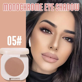 FeiCuiYun eyeshadow palette with rich colour options