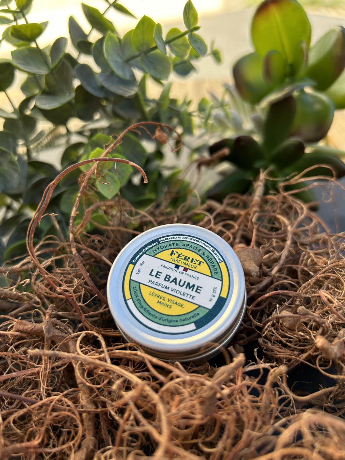 Feret Parfumeur balm on a wooden table