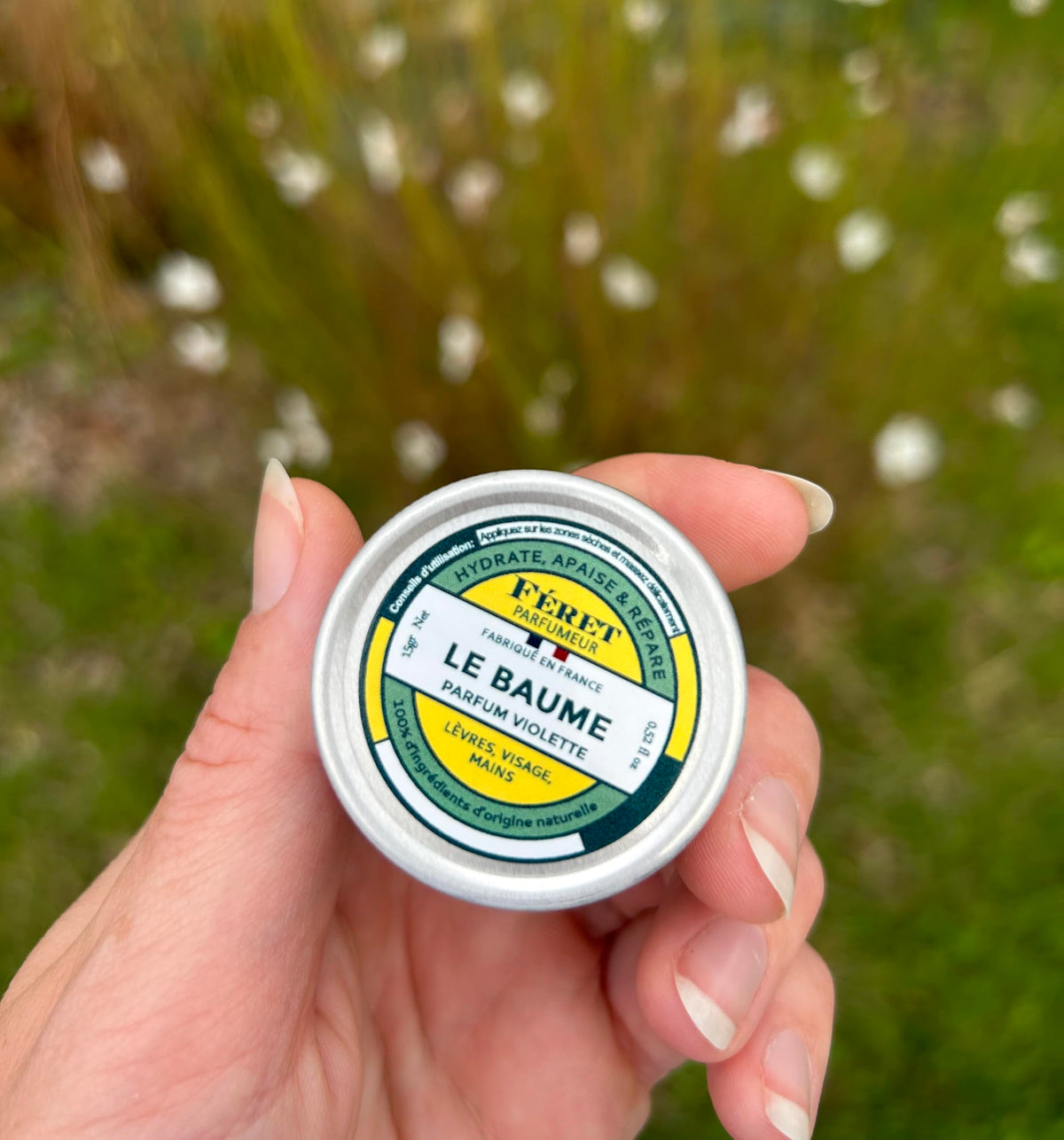 Feret Parfumeur balm with floral background
