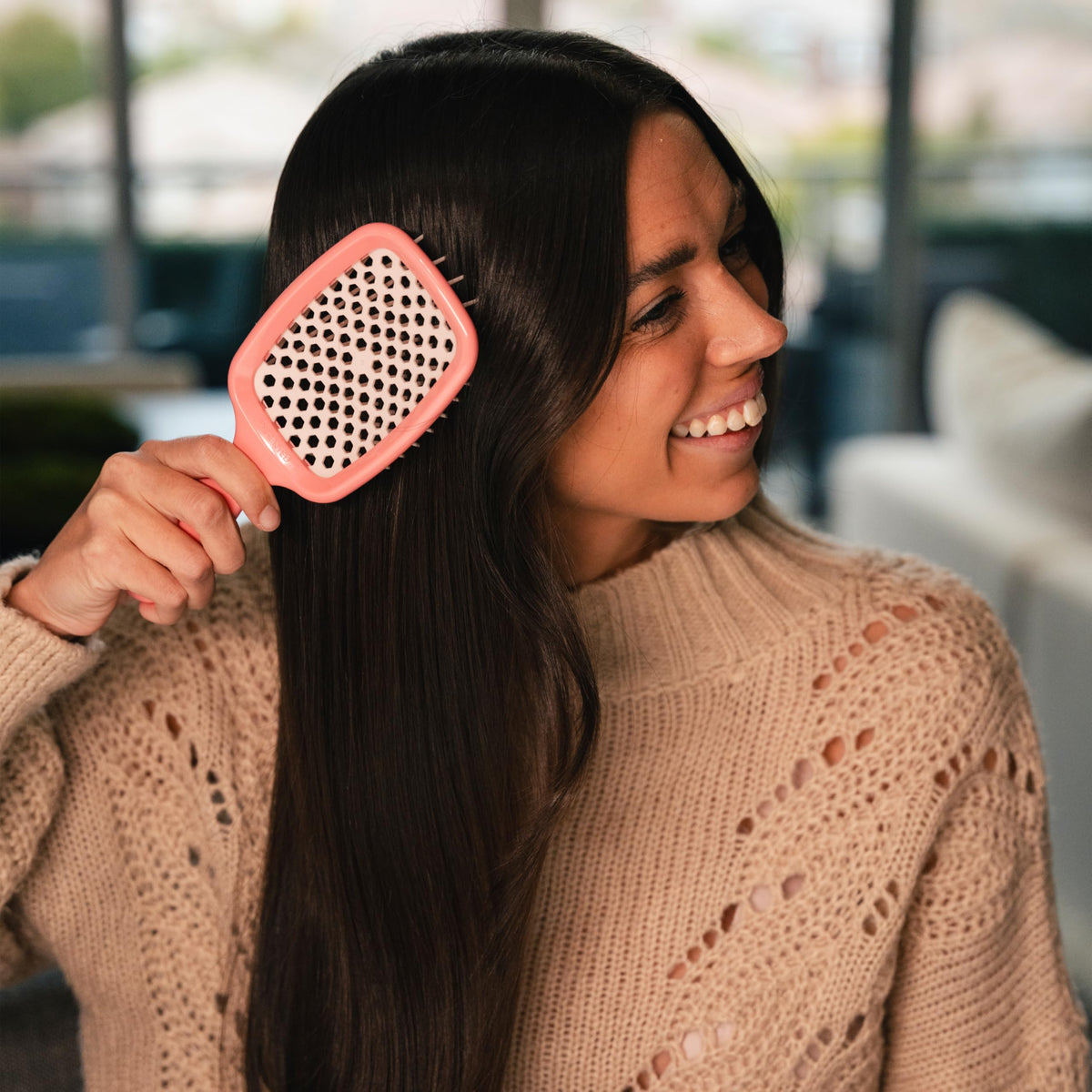 FHI Heat UNbrush Detangling Brush side view with lightweight handle