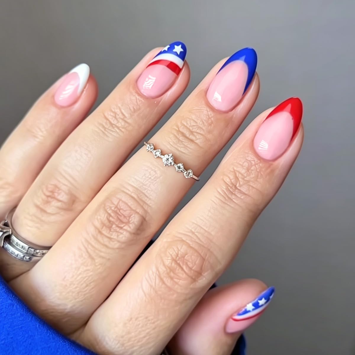 FJSMTOPl 4th of July Press On Nails blue and red design front view