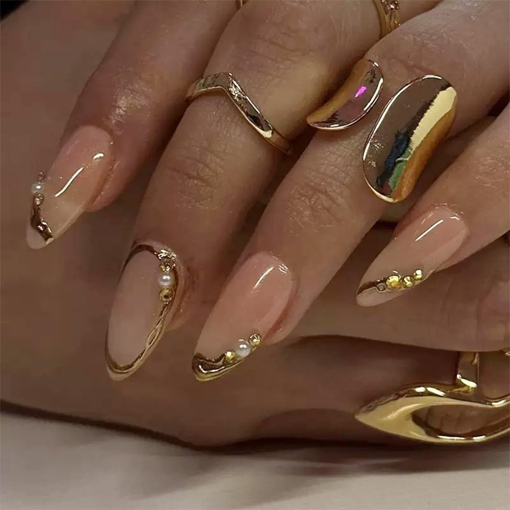 FJSMTOPl Gold Press on Nails French Tip close-up of design