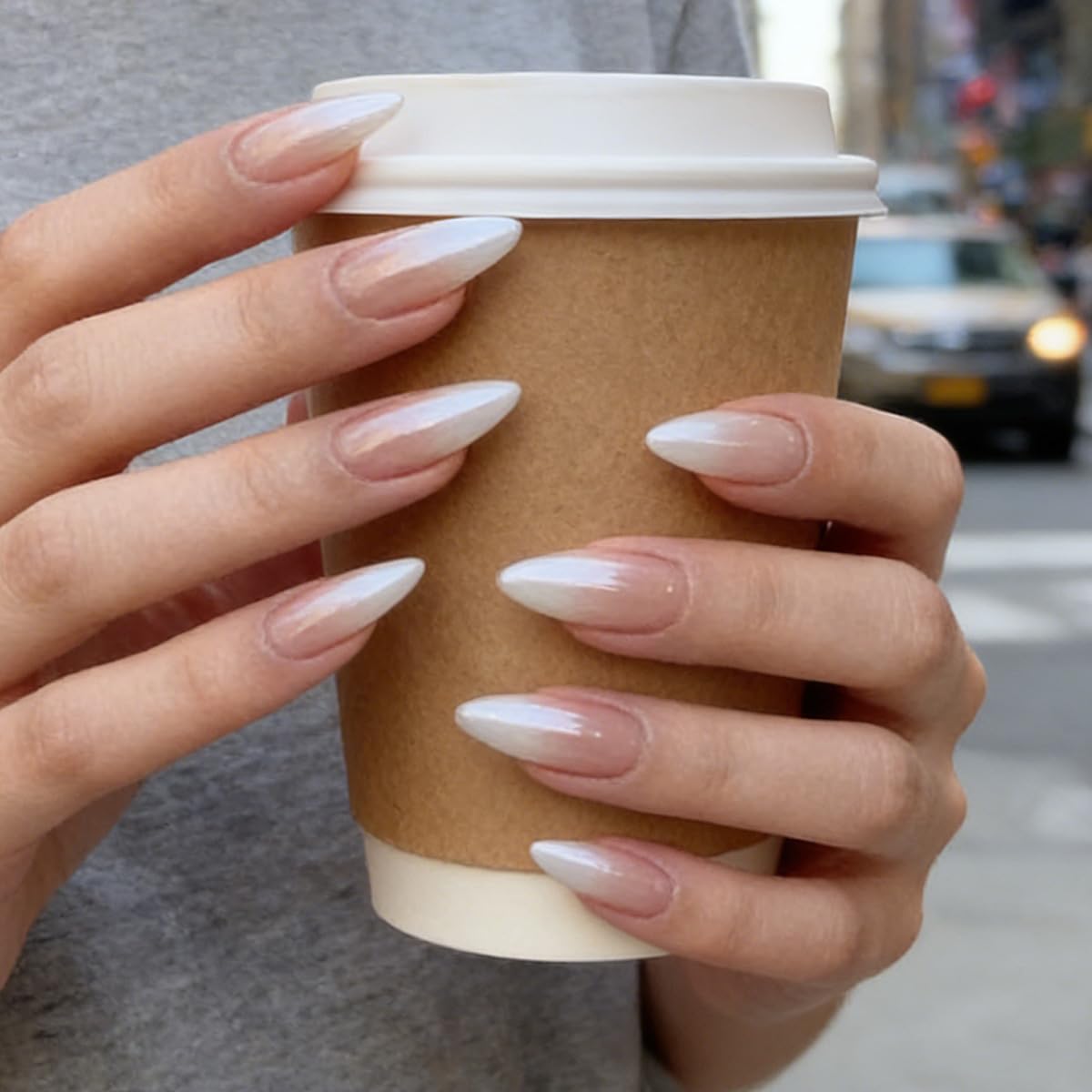 FJSMTOPl Ombre Press on Nails Almond close-up of design