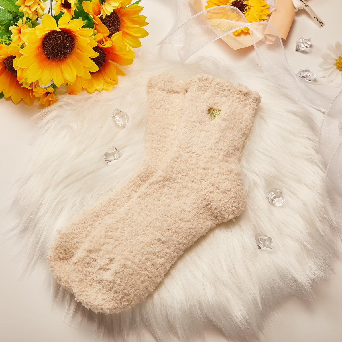 FndAsxa cozy blanket included in the gift basket
