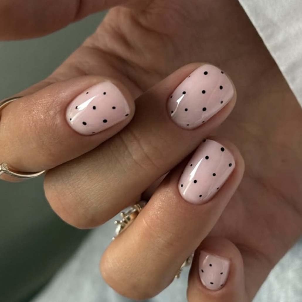 Foccna Press On Nails 24pcs polka dots glossy short square front view