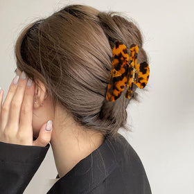 Fohufo Tortoise Shell Initial Hair Clip on styled hair