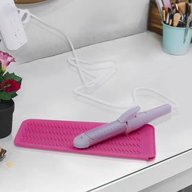 Fouews Silicone Heat Resistant Mat Pouch in use at a barbershop
