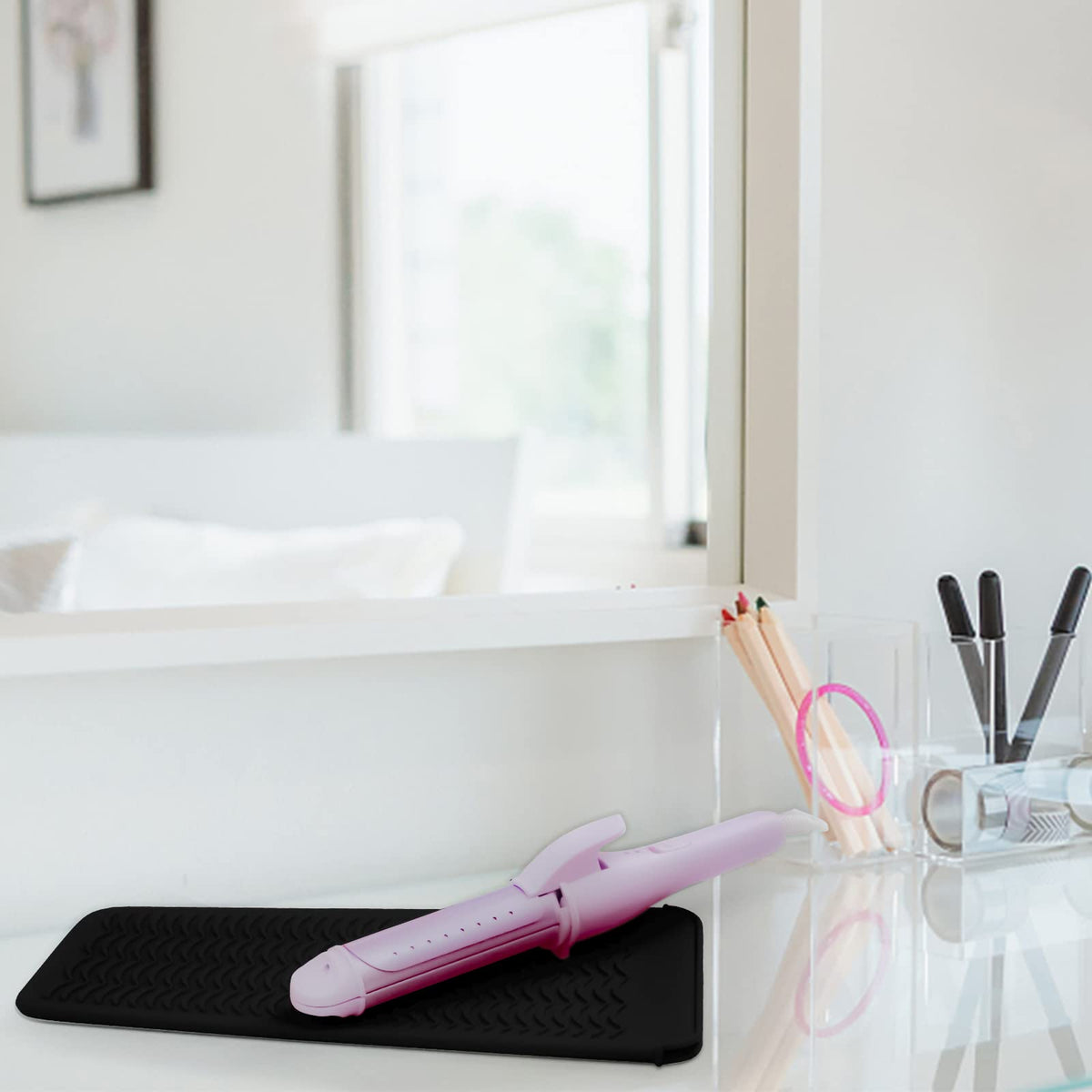 Fouews Silicone Heat Resistant Mat Pouch in use on a countertop