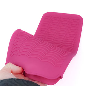 Fouews Silicone Heat Resistant Mat Pouch with curling iron on top