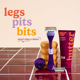 Four 6 blade razor refills included in the shave set