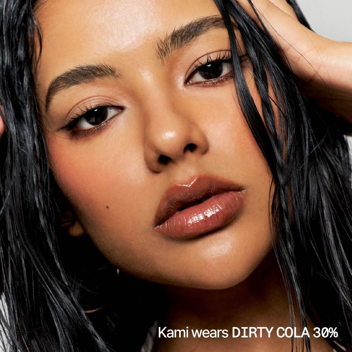 fwee 3D Voluming Gloss Dirty Cola 30% on model's lips