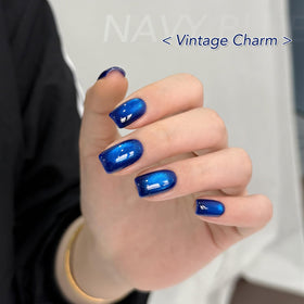 GAOY Blue Glassy Cat Eye Gel Nail Polish with cat eye magnet