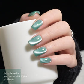 GAOY Teal Cat Eye Gel Nail Polish with cat eye magnet