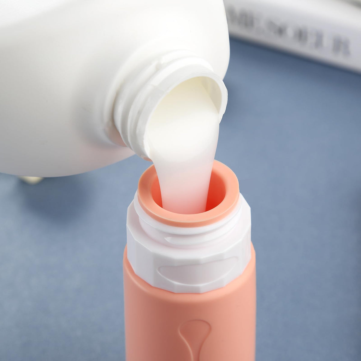 Gemice travel bottle with no-drip valve feature