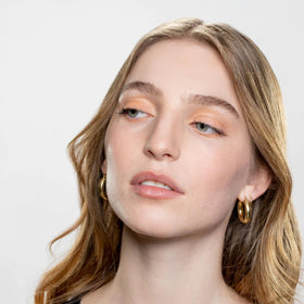 Gen See Mixed Media Matte Liquid Eyeshadow Melon Cream in natural light