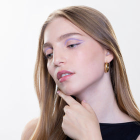 Gen See Mixed Media Matte Liquid Eyeshadow Orchid Cream with other beauty products