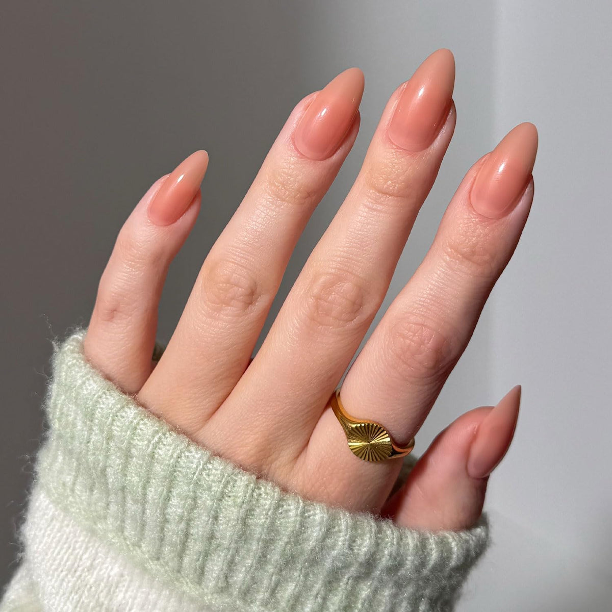 Glamnetic Press On Nails Medium Almond glossy finish front view