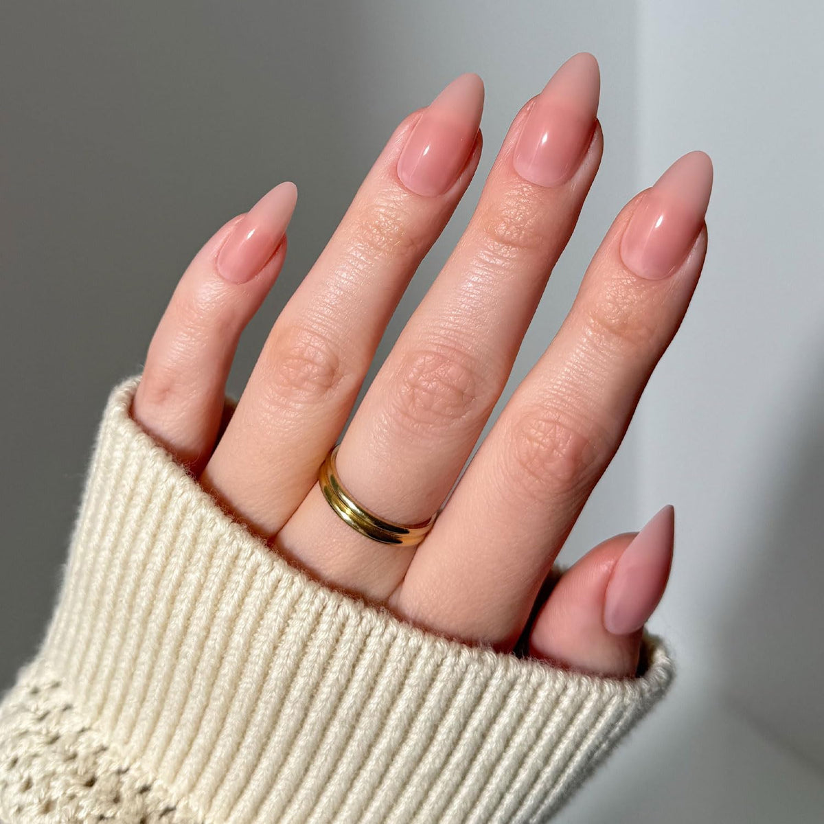 Glamnetic Press On Nails Medium Almond glossy kit front view