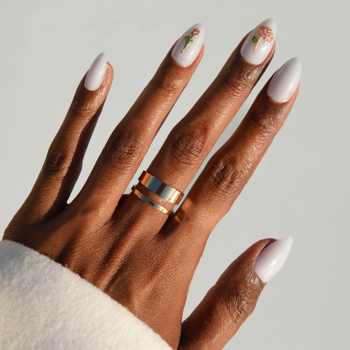 Glamnetic Press On Nails Short Almond Floral Glow kit front view