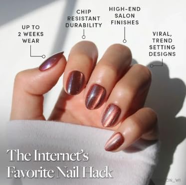 Glamnetic Press On Nails Short Oval Velvet close-up of nail design