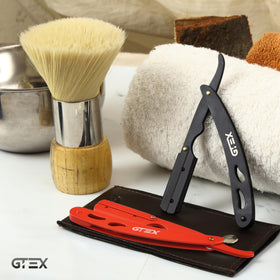 GTEX straight razor with blade close-up