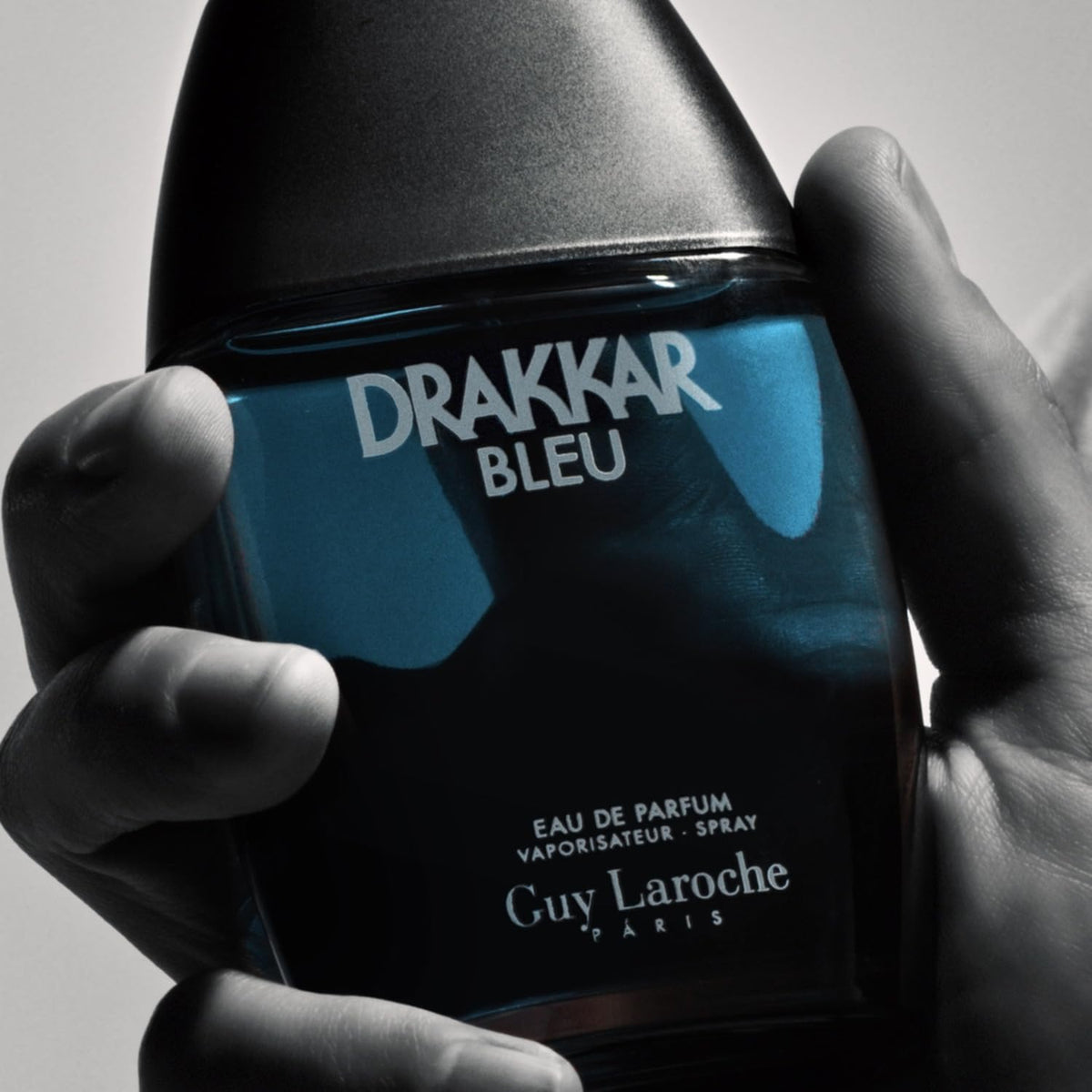 Guy Laroche Drakkar Bleu Eau de Parfum spray demonstration