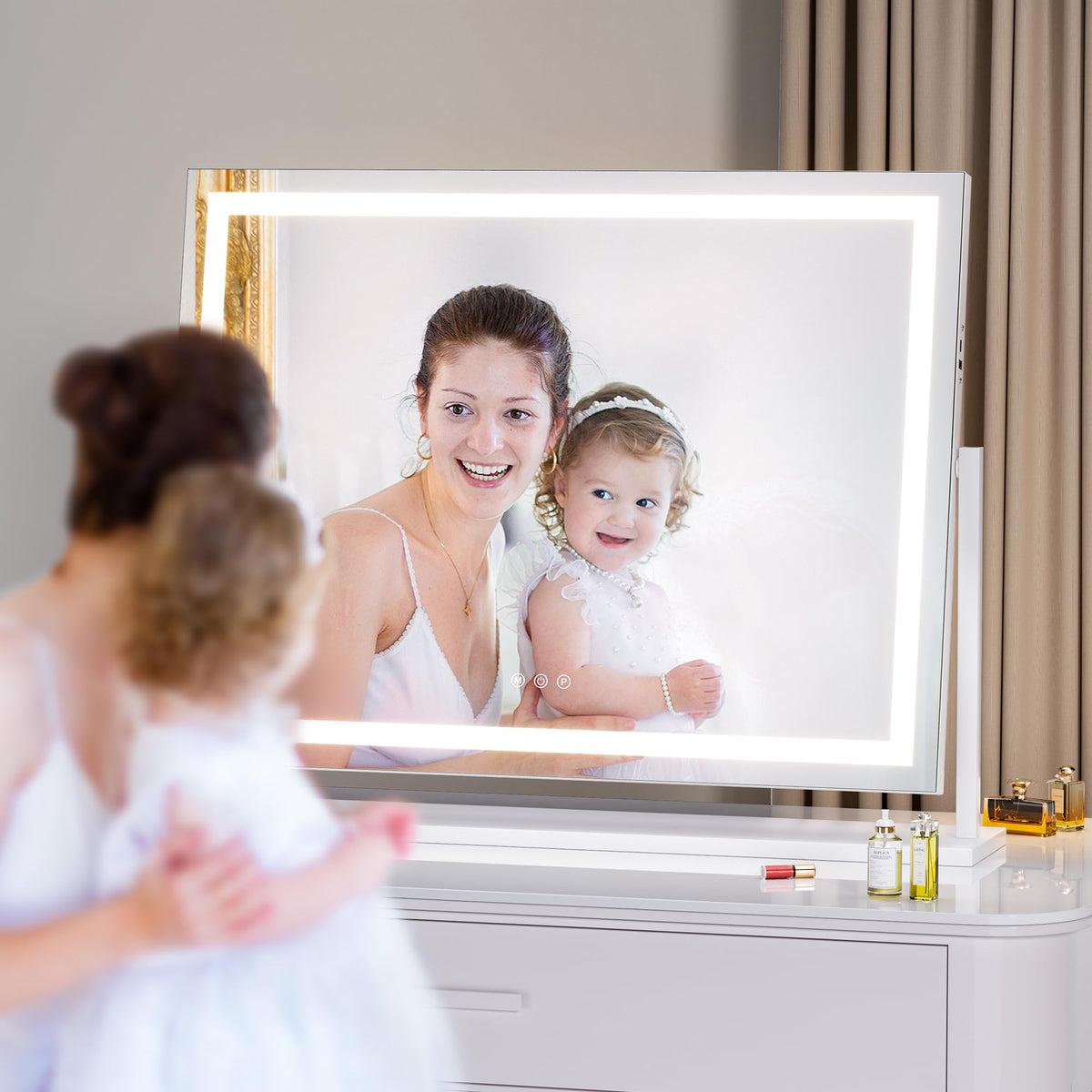 Hasipu Vanity Mirror with smartphone charging on the side