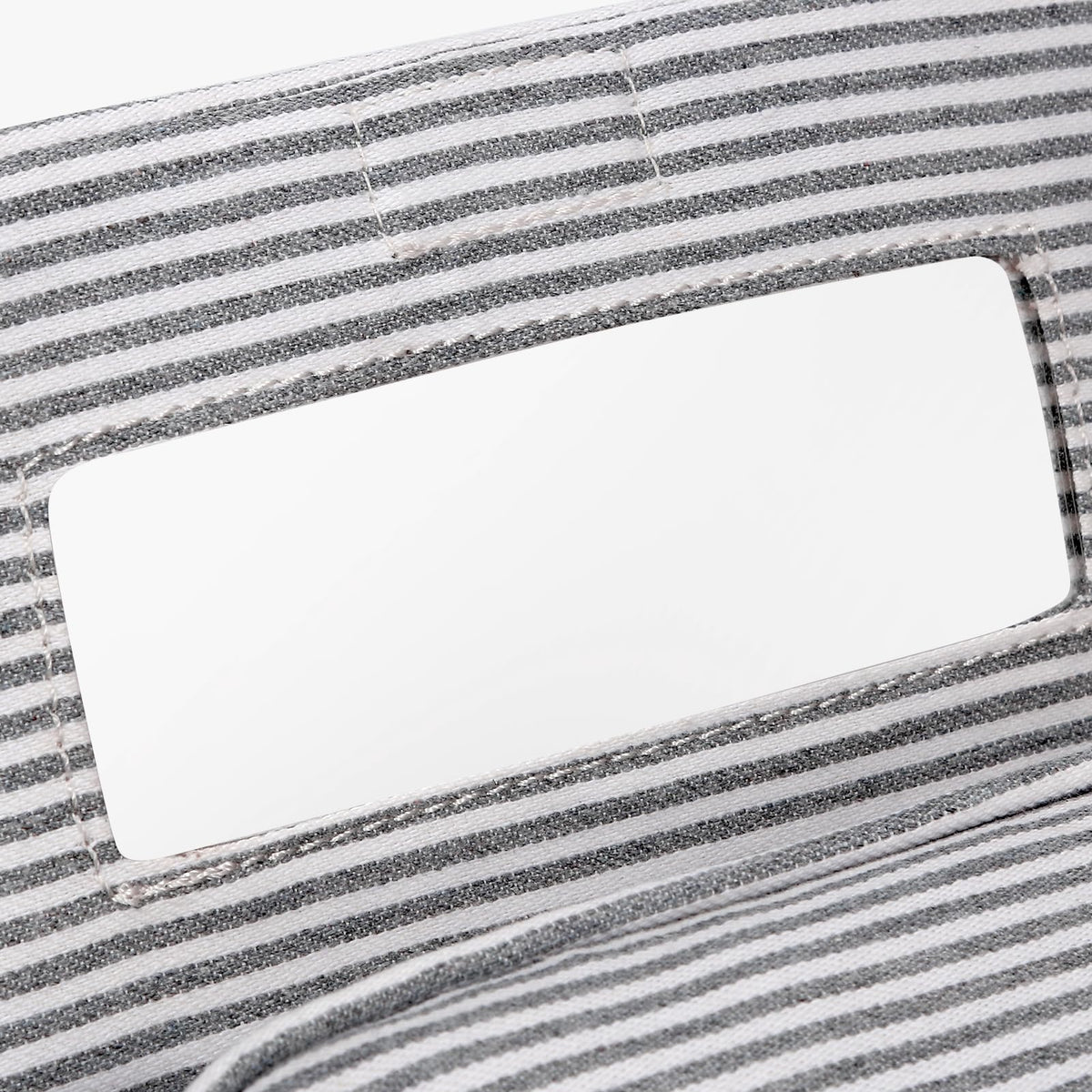 Hibilog Makeup Bag showing compact size and storage