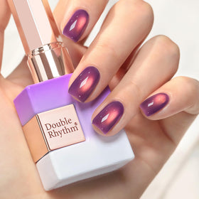 Holographic shimmer effect of Double Rhythm Cat Eye Gel Polish