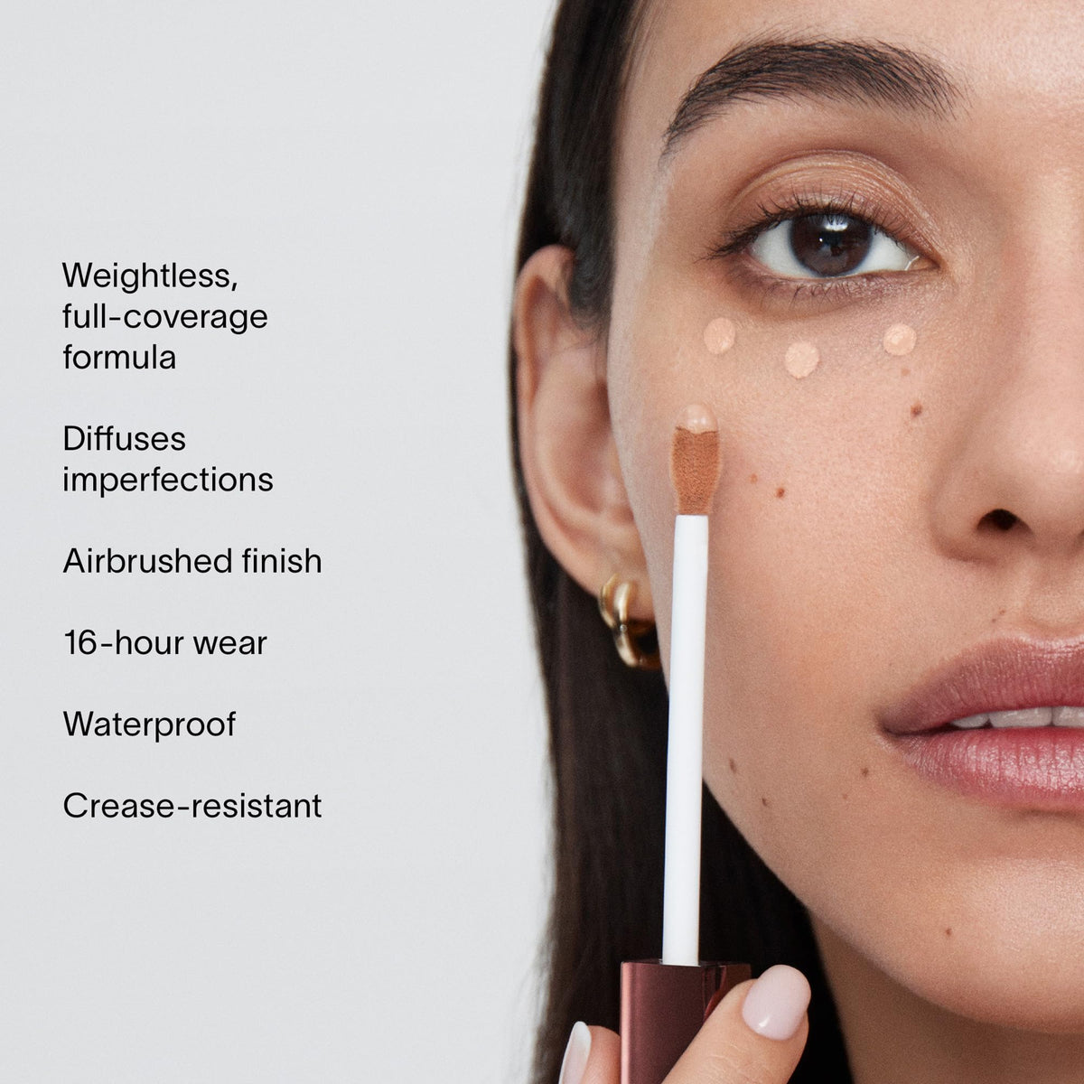 HOURGLASS Vanish Airbrush Concealer 30g blended on skin