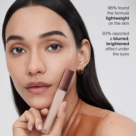 HOURGLASS Vanish Airbrush Concealer 30g in use during makeup application