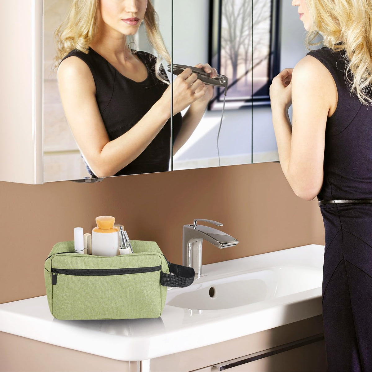Icramsy Travel Toiletry Bag packaging view