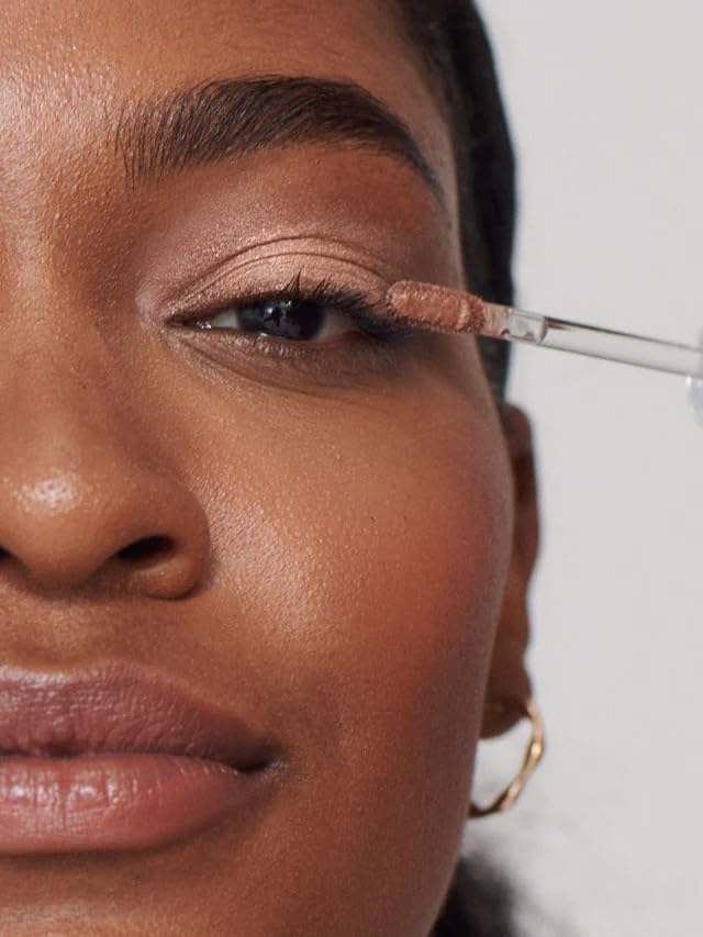 ILIA Chromatic Liquid Powder Eye Tint Fresco in makeup setting