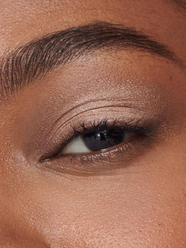 ILIA Chromatic Liquid Powder Eye Tint Fresco texture on eyelid