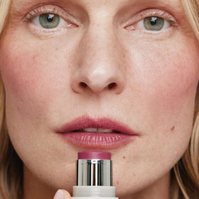ILIA Multi-Stick Cheek + Lip Color A Fine Romance application on lips