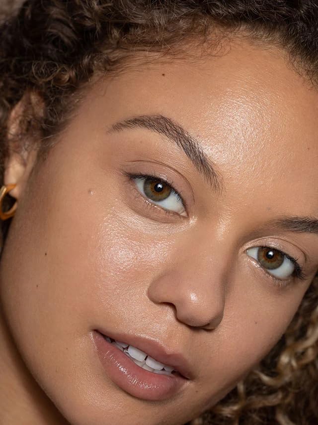 ILIA True Skin Serum Concealer Chia SC3.5 lifestyle scene
