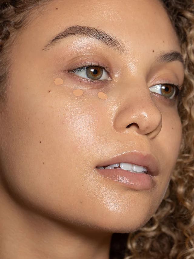 ILIA True Skin Serum Concealer Chia SC3.5 texture on hand