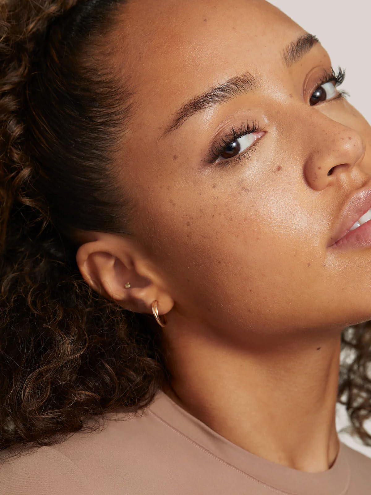 ILIA True Skin Serum Concealer Chia SC3.5 with makeup brush