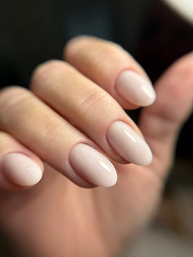 IN.HYPE Builder Gel application on nails