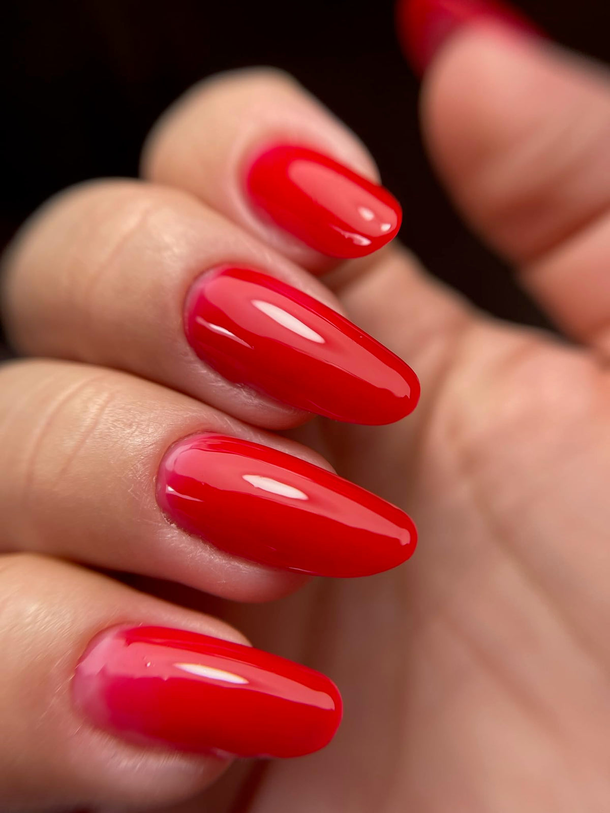 IN.HYPE Hard Builder Gel 132g Rouge application on nails