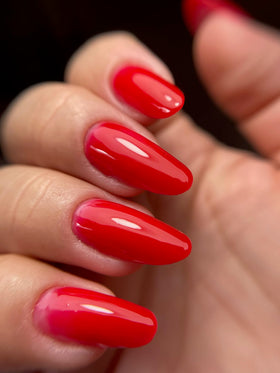 IN.HYPE Hard Builder Gel 132g Rouge application on nails