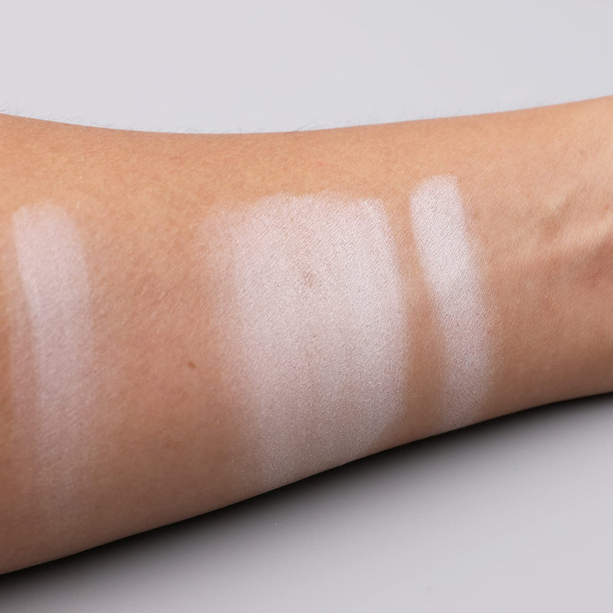 IS'MINE Single White Matte Eyeshadow Powder Palette on makeup table