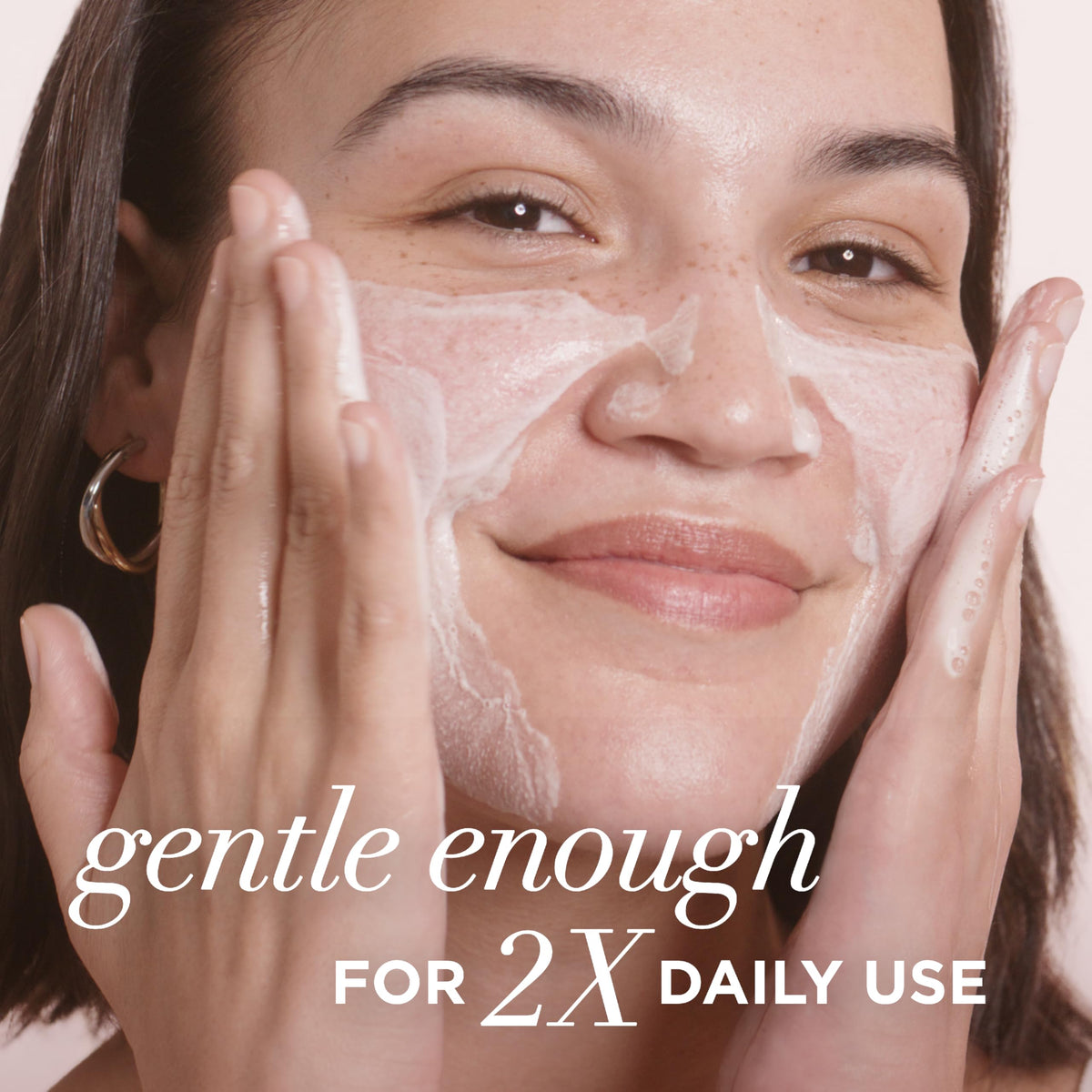 IT Cosmetics Confidence in a Cleanser 5 fl oz side view