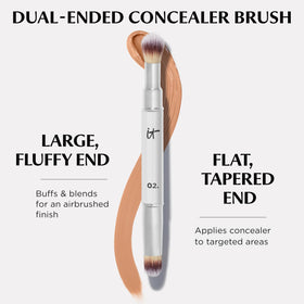 IT Cosmetics Heavenly Luxe Dual Airbrush Concealer Brush #2 round end close-up