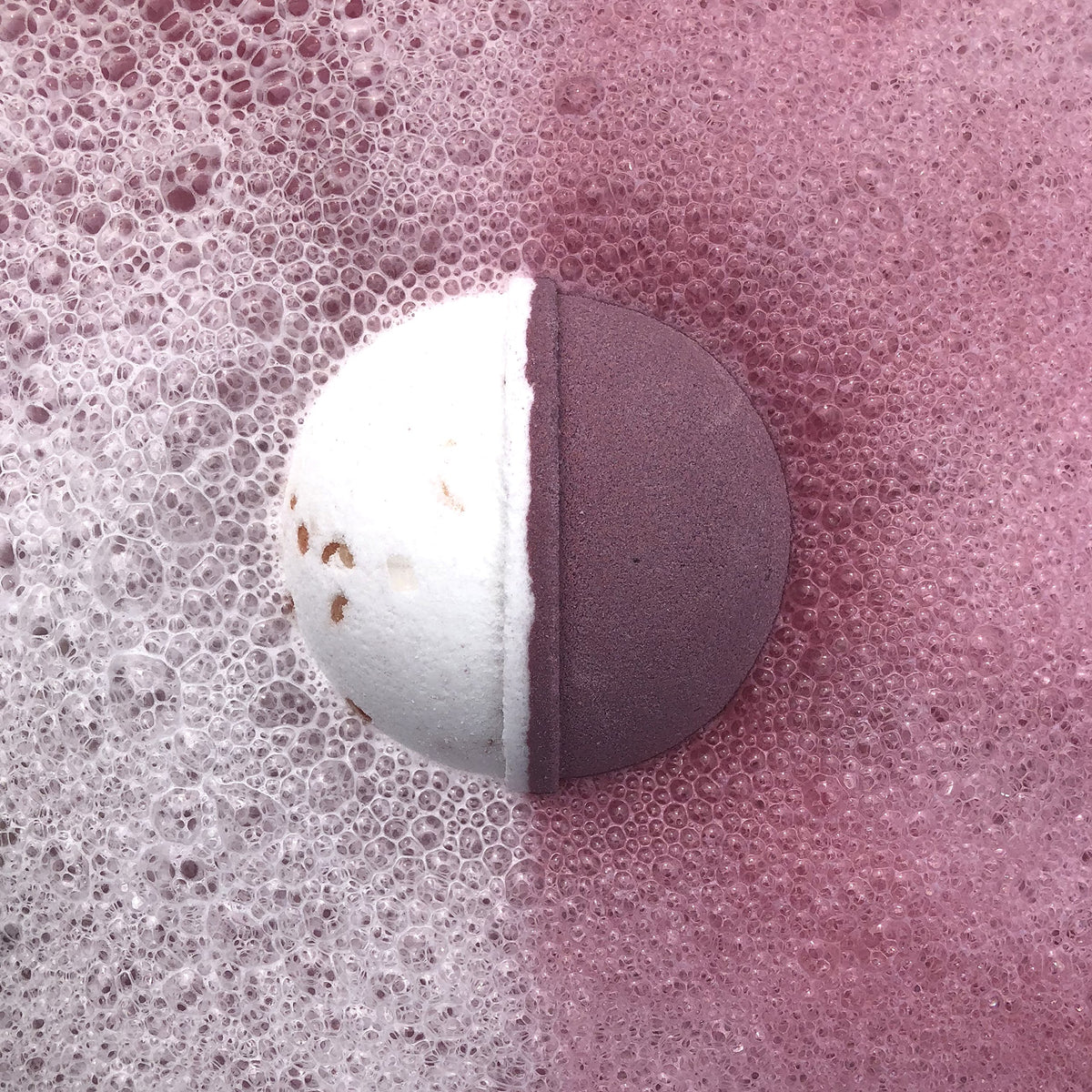 Jackpot Candles Bath Bomb displayed with a ring on top