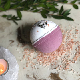 Jackpot Candles Bath Bomb with essential oils and natural ingredients