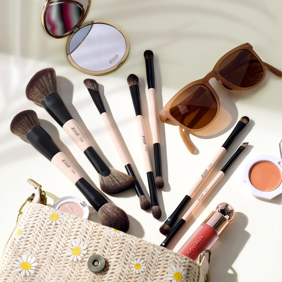 Jessup makeup brushes set showing shader brush